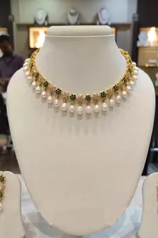 Multicolor pearl necklaces