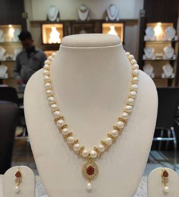 Multicolor pearl necklaces 1
