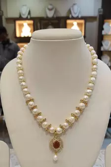 Multicolor pearl necklaces