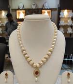 Multicolor pearl necklaces