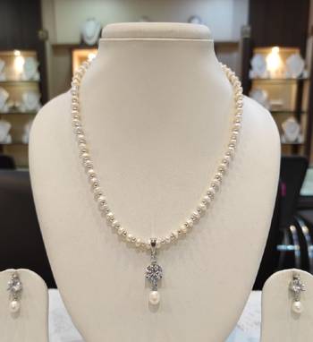 White pearl necklaces 1
