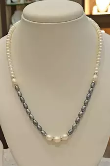 Multicolor pearl necklaces