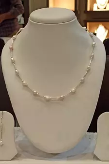 Multicolor pearl necklaces