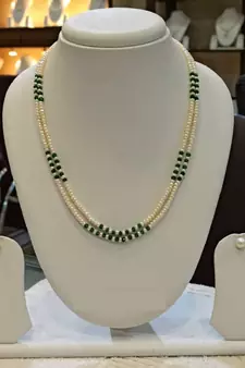 Multicolor pearl necklaces
