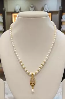 Multicolor pearl necklaces
