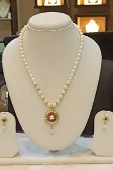 Multicolor pearl necklaces
