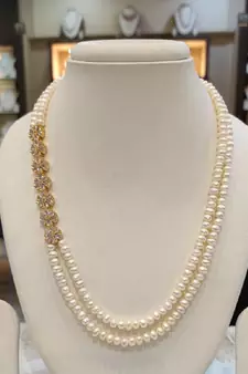Multicolor pearl necklaces