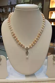 Multicolor pearl necklaces