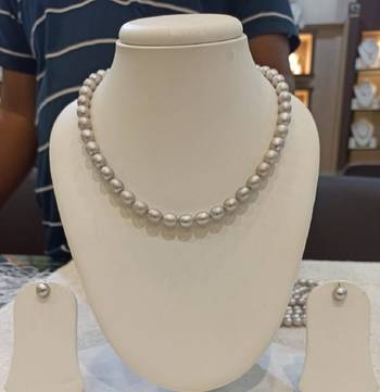Grey pearl necklaces 1