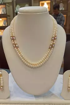 Multicolor pearl necklaces
