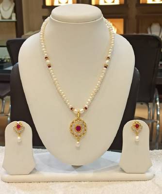 Multicolor pearl necklaces 1
