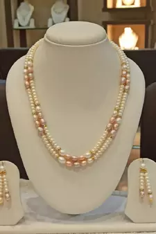 Multicolor pearl necklaces