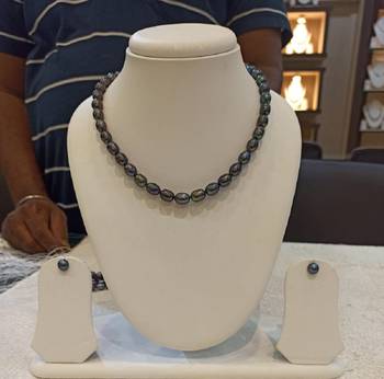 Blue pearl necklaces 1