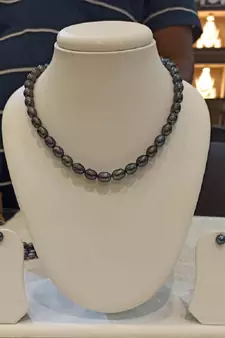 Blue pearl necklaces