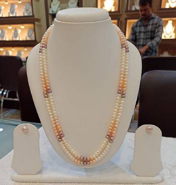 Multicolor pearl necklaces 1