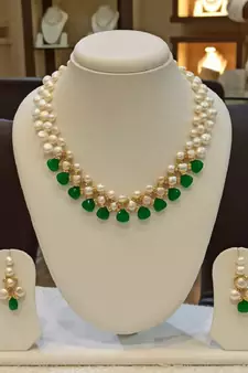 Multicolor pearl necklaces