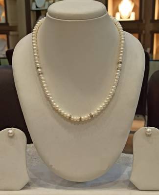 White pearl necklaces 1