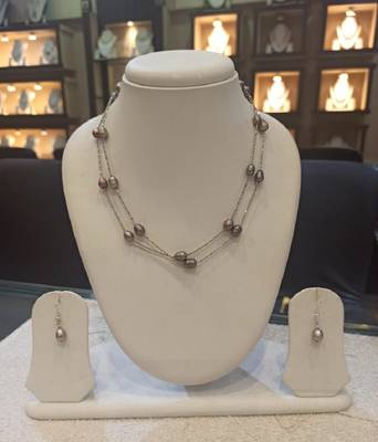 Grey pearl necklaces 1