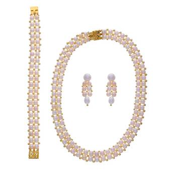 White pearl necklaces 1
