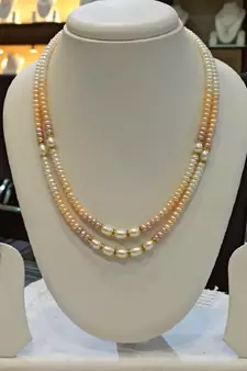 Multicolor pearl necklaces