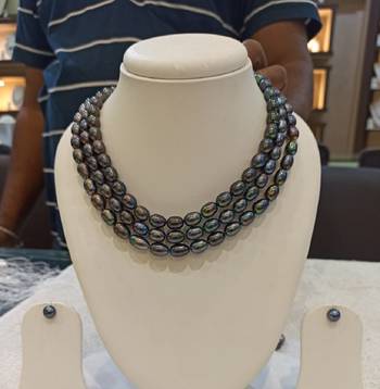 Grey pearl necklaces 1