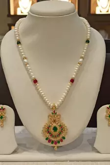 Multicolor pearl necklaces