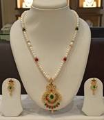 Multicolor pearl necklaces