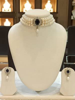 White pearl chokers 1