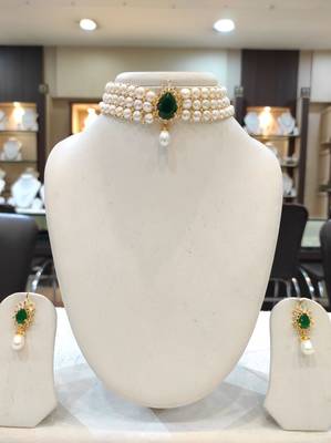 White pearl chokers 1