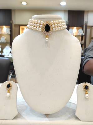 White pearl chokers 1