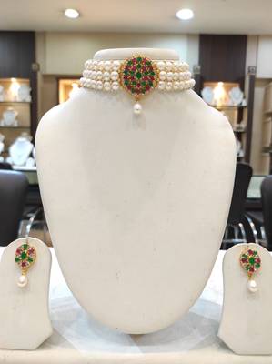 White pearl chokers 1