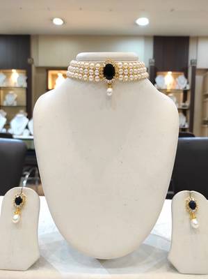 White pearl chokers 1