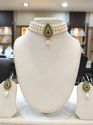 White pearl chokers 1