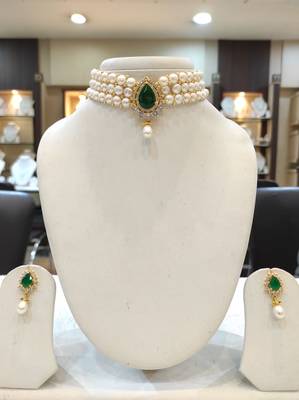 White pearl chokers 1