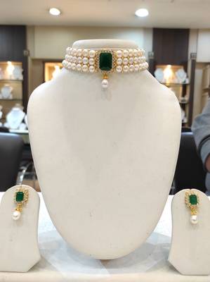 White pearl chokers 1