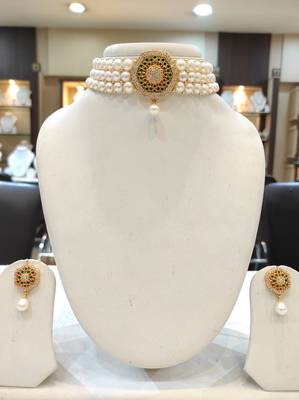 White pearl chokers 1
