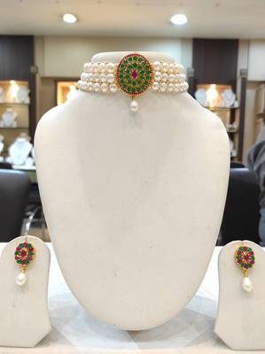 White pearl chokers 1