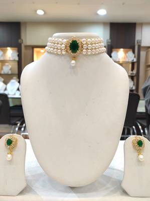 White pearl chokers 1