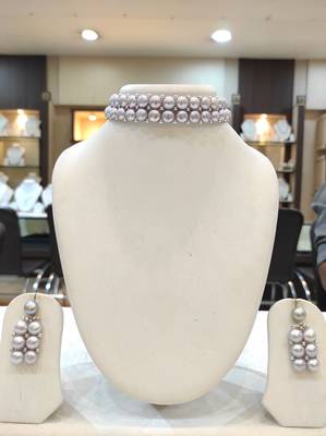 Grey pearl chokers 1