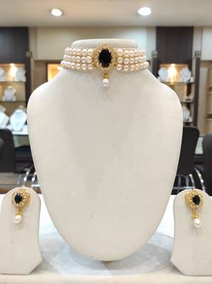 White pearl chokers 1