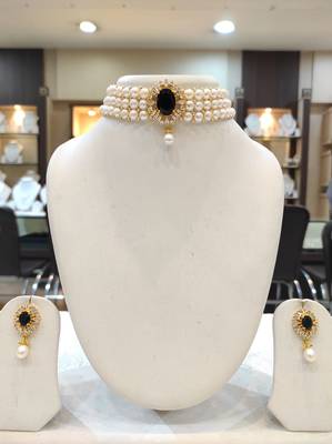White pearl chokers 1