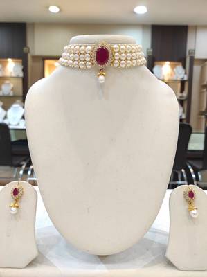 White pearl chokers 1
