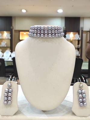 White pearl chokers 1