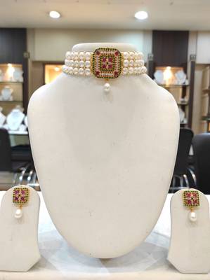 Multicolor pearl chokers 1