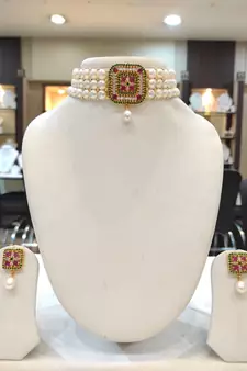 Multicolor pearl chokers