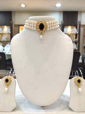 White pearl chokers 1
