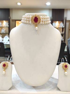 White pearl chokers 1