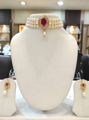White pearl chokers 1