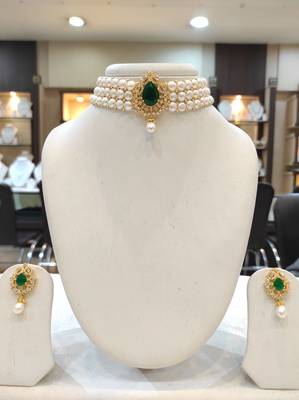 White pearl chokers 1