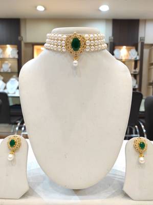 White pearl chokers 1